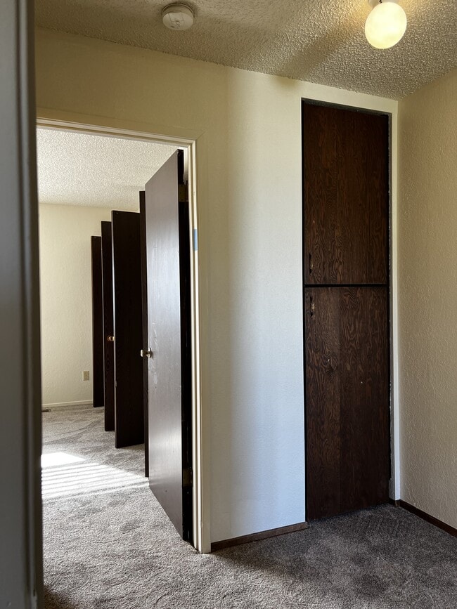 Building Photo - 2214 Myrtle Avenue