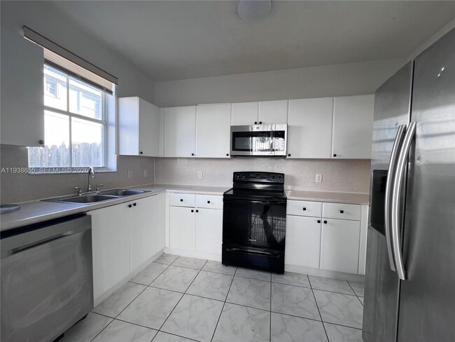 Building Photo - 15549 SW 40th St