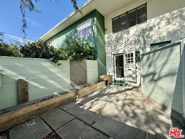 Building Photo - 5262 Village Green