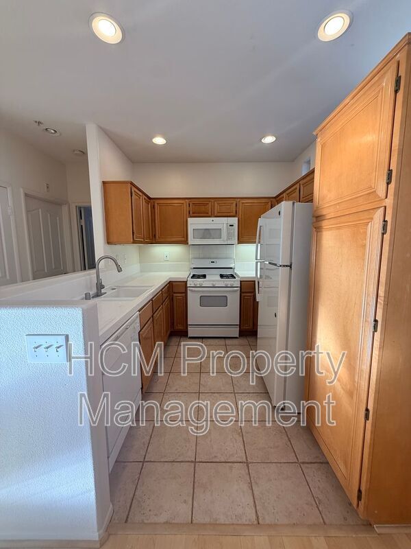 Building Photo - 2352 Sunningdale Dr