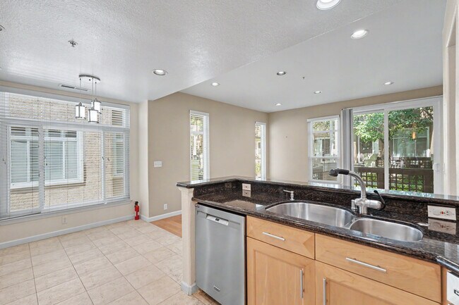 Building Photo - 437 Camille Cir