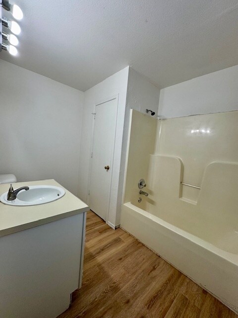 Building Photo - 727 W Beck Dr