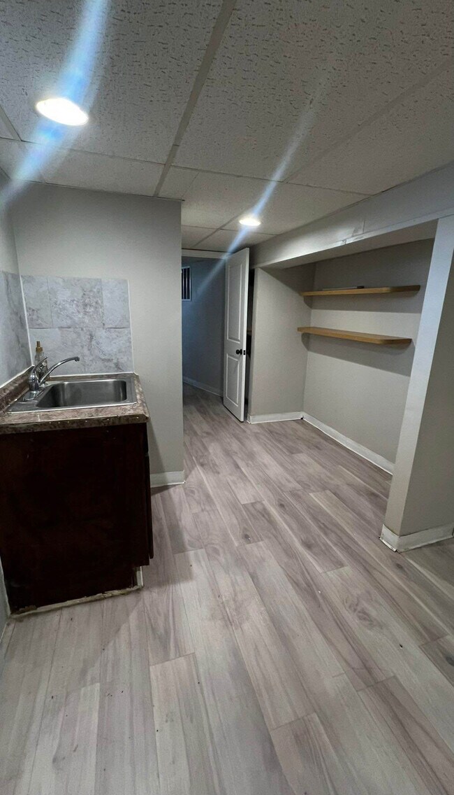 Building Photo - 322 S Clinton St