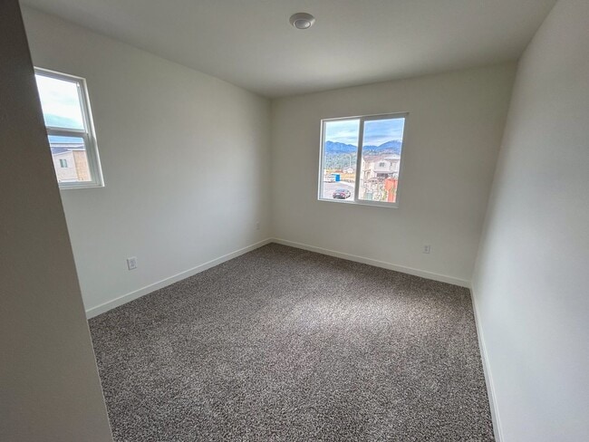 Building Photo - NEW BUILD HOME - Comfortable Living in a New Redding Neighborhood