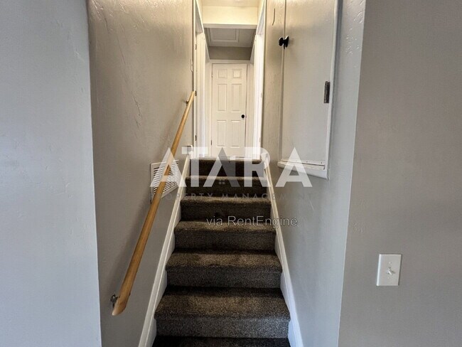 Building Photo - 3213 Rushton Ln