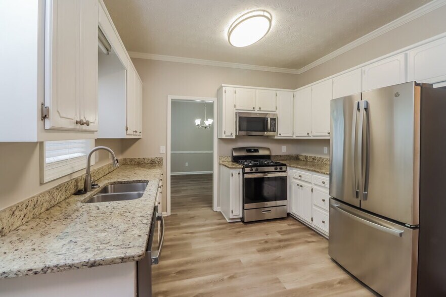 Building Photo - 220 Chesterfield Ct