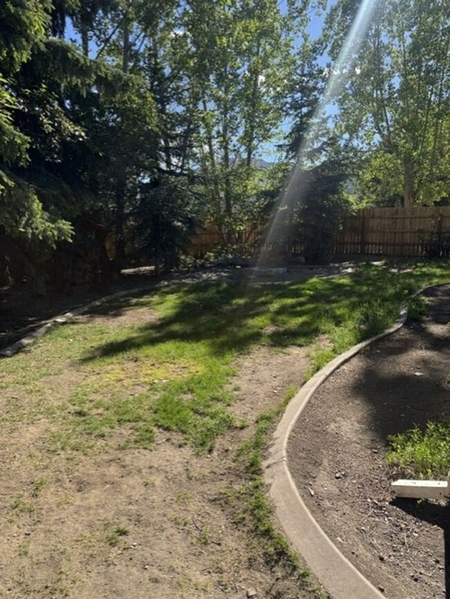 Building Photo - Well-Maintained 3-bedroom, 2-bath home with a 2-car garage