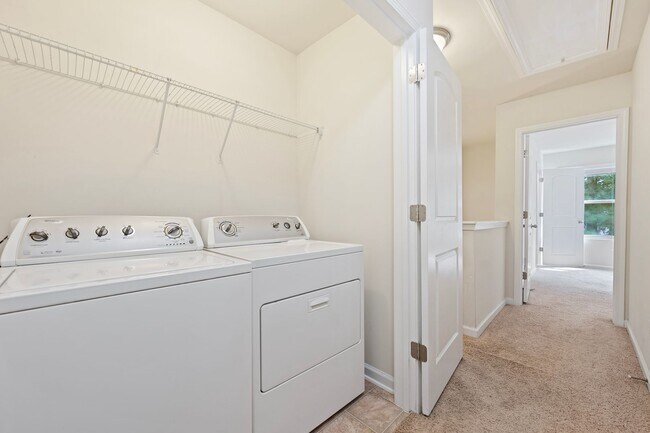 Building Photo - 2 Bedroom, 2.5 Bath townhome in Thompson Ridge with new LVP flooring downstairs.