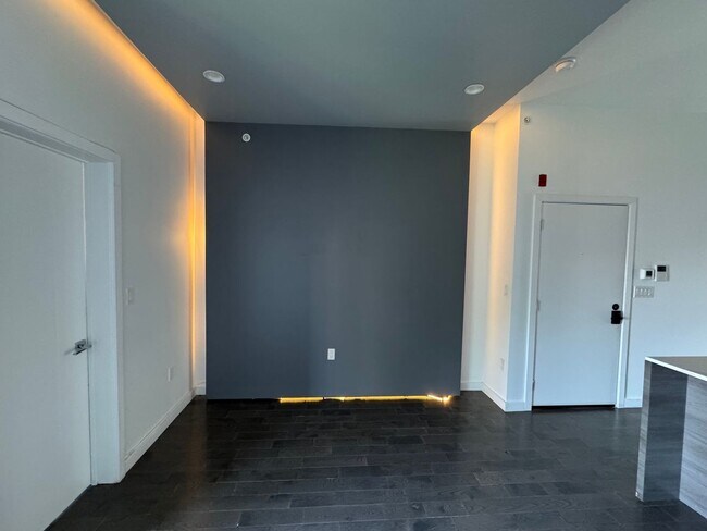 Building Photo - 2028 E Fletcher St