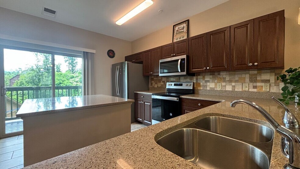 Building Photo - 128 Village Dr