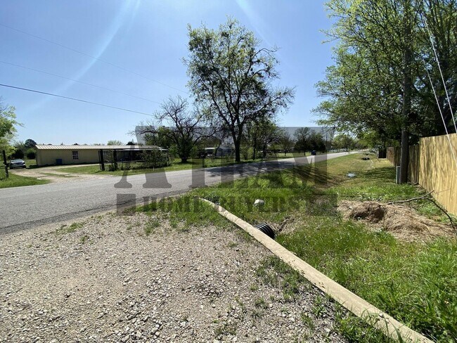 Building Photo - 4 Bedroom 2 Bathroom home for rent!