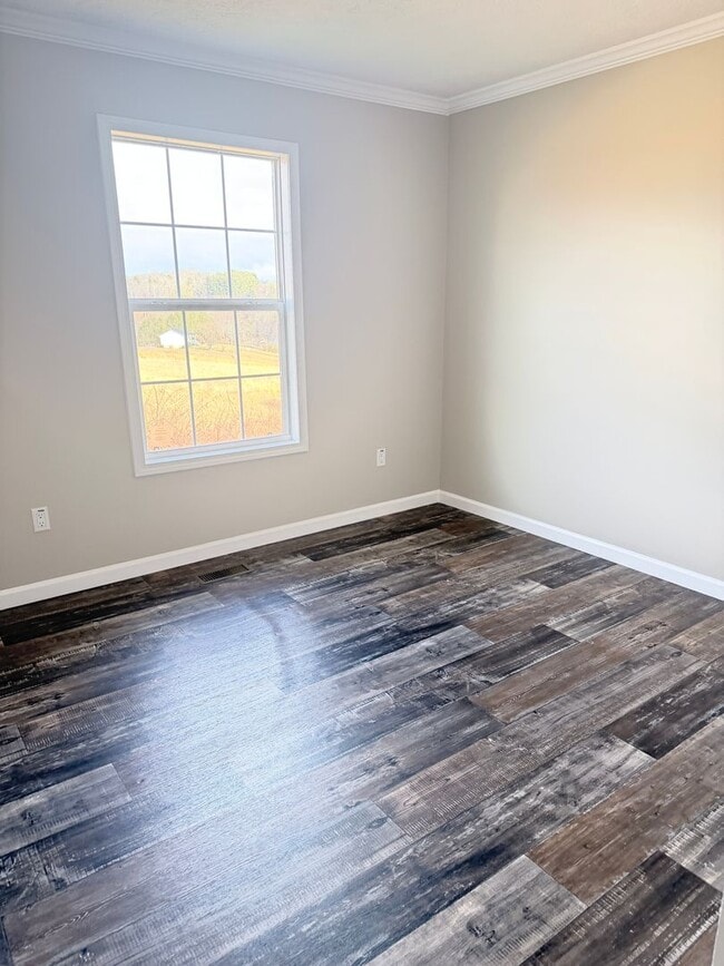 Building Photo - Beautiful 2 Bed, 1 Bath Apartment in Leicester Available now!