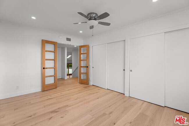 Building Photo - 1648 Palisades Dr