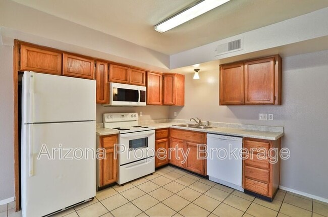 Building Photo - 6144 E Glencove St