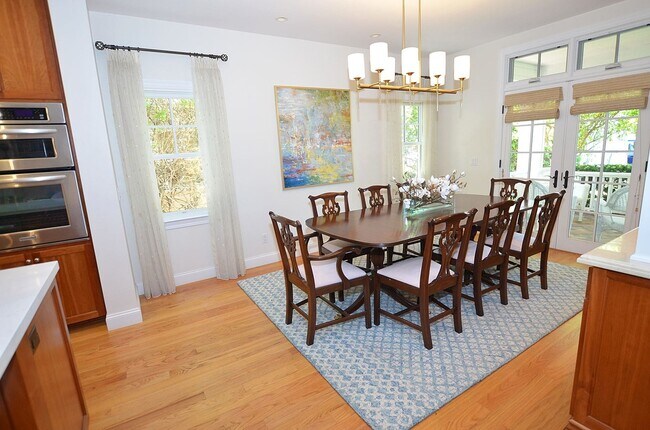 Building Photo - Charming Vacation Home, Furnished 4Bd/3.5Ba Home