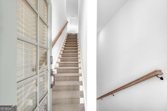 Building Photo - 501 Burton Dr