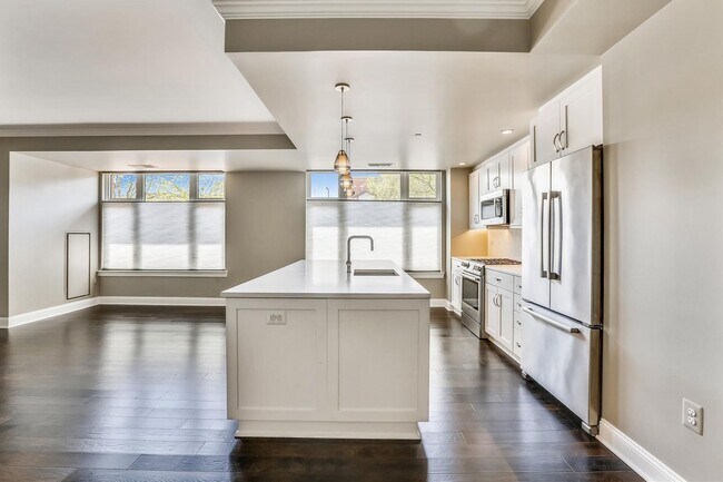 Building Photo - Gorgeous 2/2 with luxurious Lobby Level Condo in Hampden Row