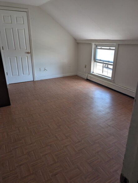 Building Photo - 104 Liberty St