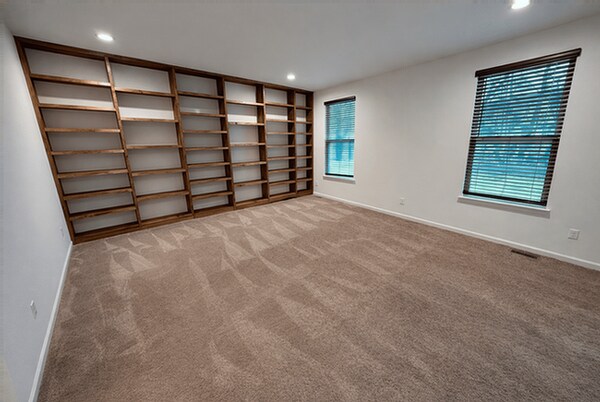 Building Photo - 360 Honey Tree Wy