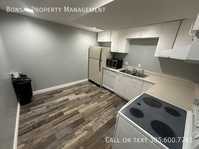 Building Photo - 3281 E Fortuna Dr