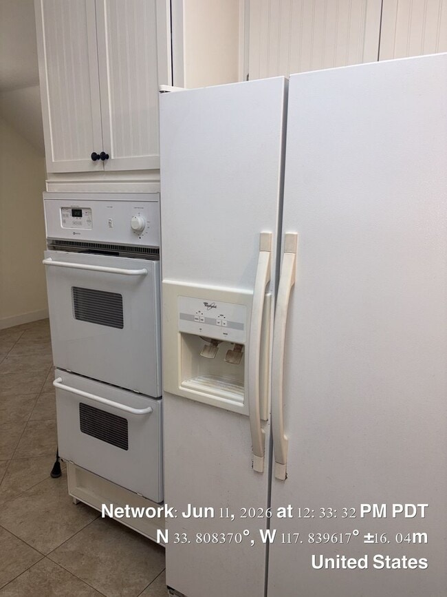 Building Photo - Two bed 1.5 bath townhome available now.