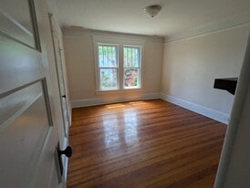 Building Photo - 510 S Carolina Ave