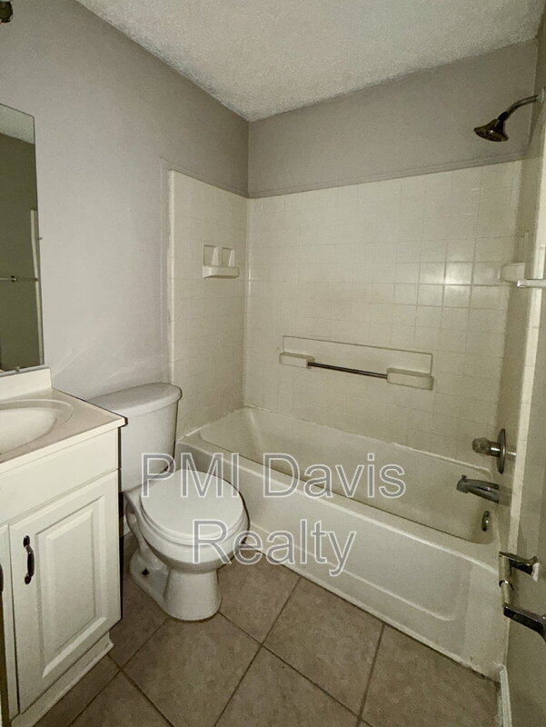 Building Photo - 1845 Lindberg Dr