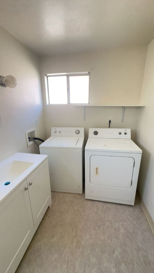 Building Photo - *Reserve NOW for Summer 2026* Great 3 Bedr...