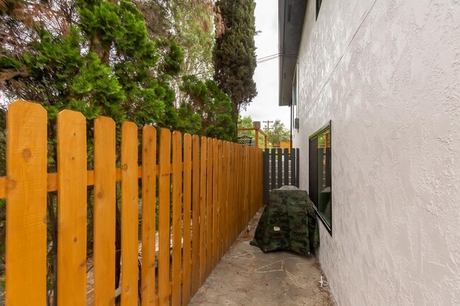 Building Photo - ***CONTEMPORARY COMPFORT ***COLLEGE AREA**...