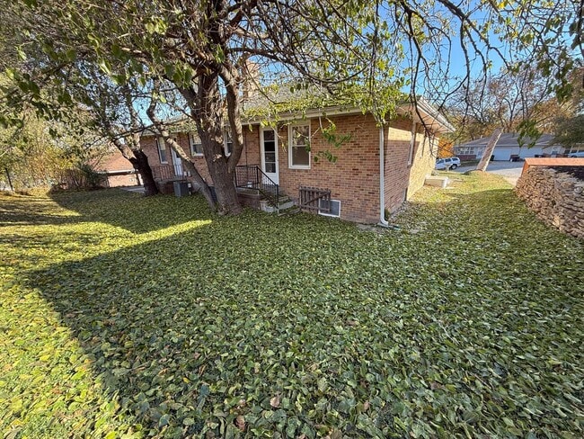 Building Photo - 3BR off 50th and Center