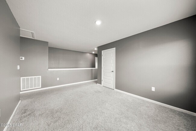 Building Photo - 123 Tiller Dr
