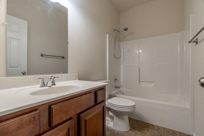 Building Photo - 3 Bedroom 2 Bath West Fay Home w/HUGE Backyard!