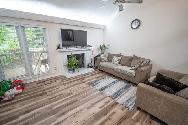 Building Photo - 115 Winterberry Dr