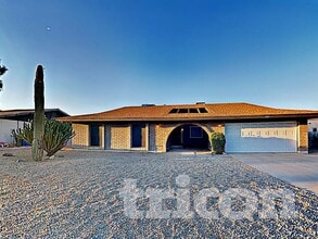 Building Photo - 3921 W Rue De Lamour Ave