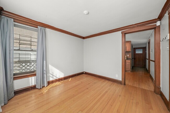 Building Photo - 2026 W Charleston St