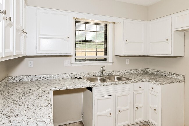 Building Photo - 3025 Wood Thrush Dr