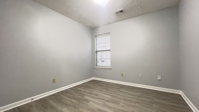 Building Photo - 6967 Manslick Rd