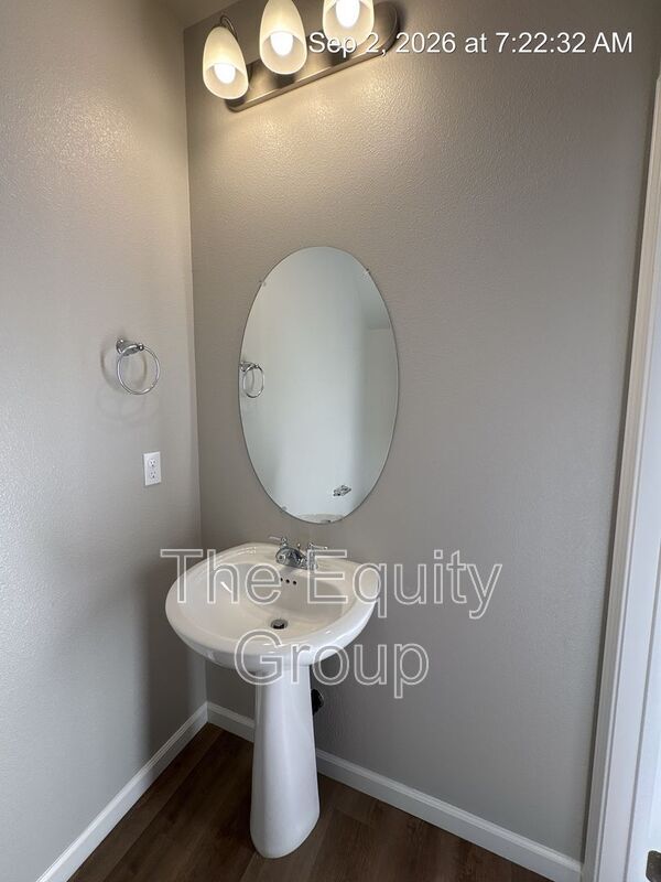 Building Photo - 418 S Summit St