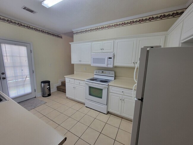 Building Photo - 211 Brook Ct