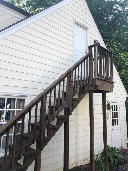 Entry up stairs, apartment over garage space, insulated. - 5804 Searl Ter