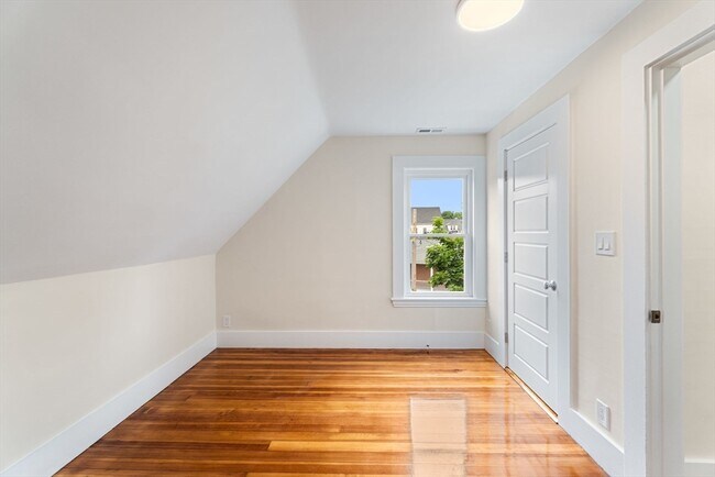 Building Photo - 29 Sylvan St