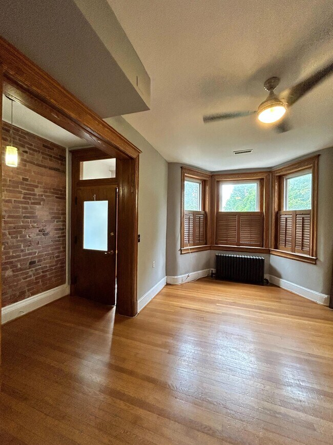 Primary Photo - 1437 E Capitol St SE