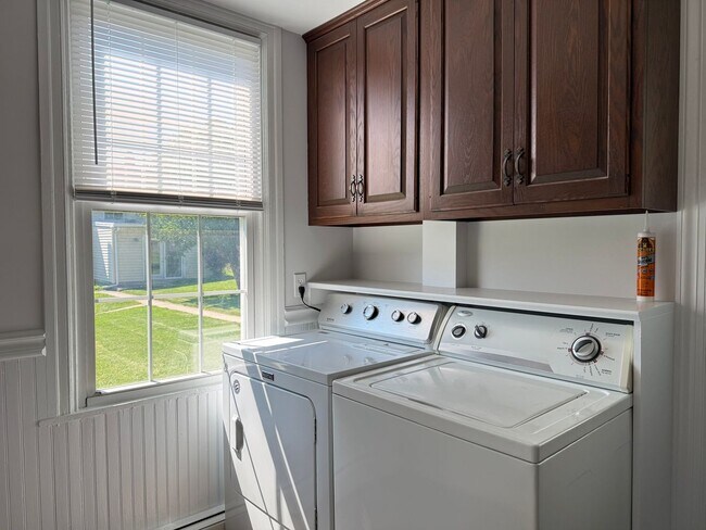 Building Photo - 147 Manheim St