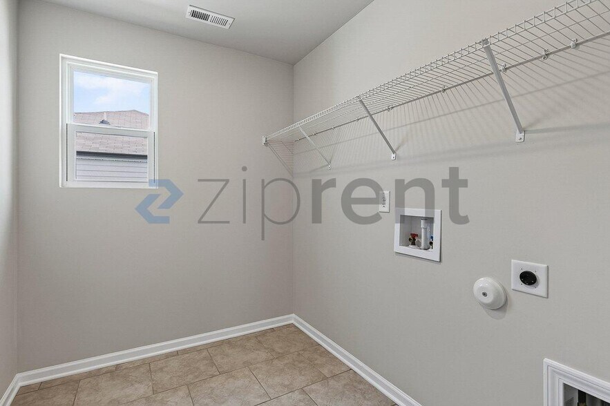 Building Photo - Unit