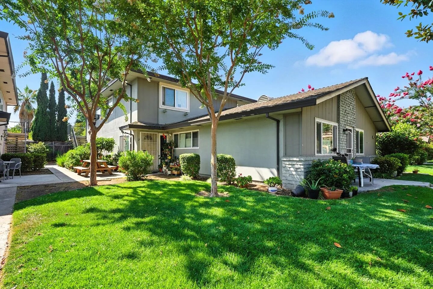 Building Photo - 1264 Bouret Dr