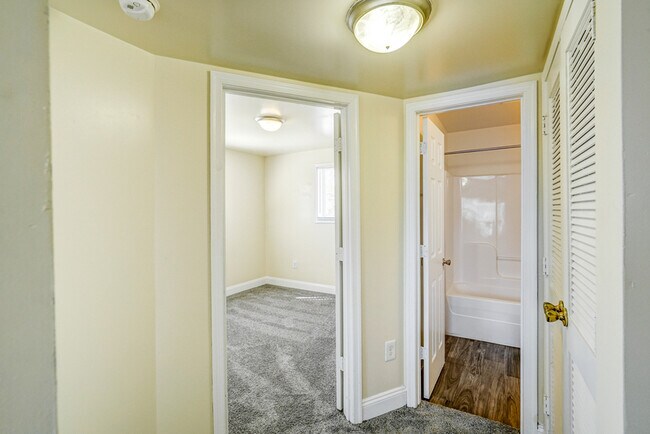 Building Photo - 2104 Phaup St