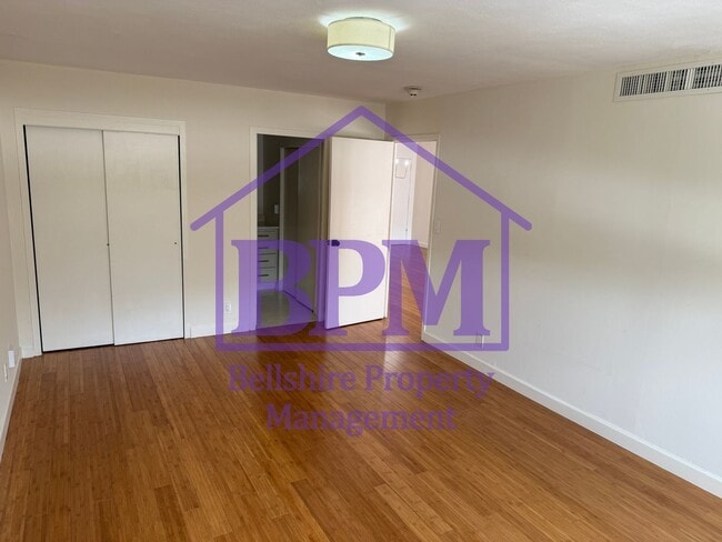 Building Photo - Modern 2 Bed, 2 Bath Condo in the Heart of...