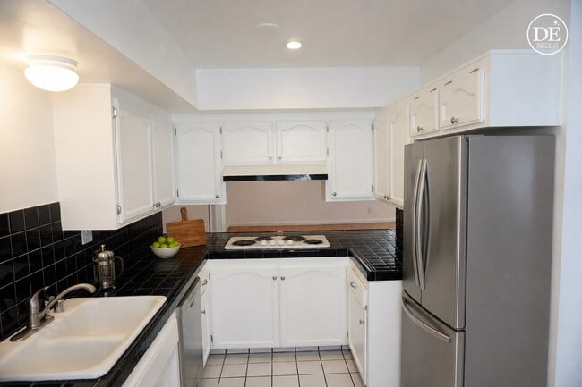 Building Photo - 4610 Densmore Ave