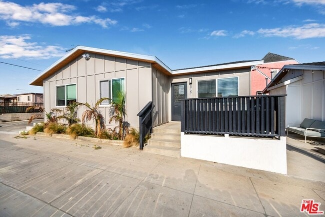 Building Photo - 4727 W 18th St