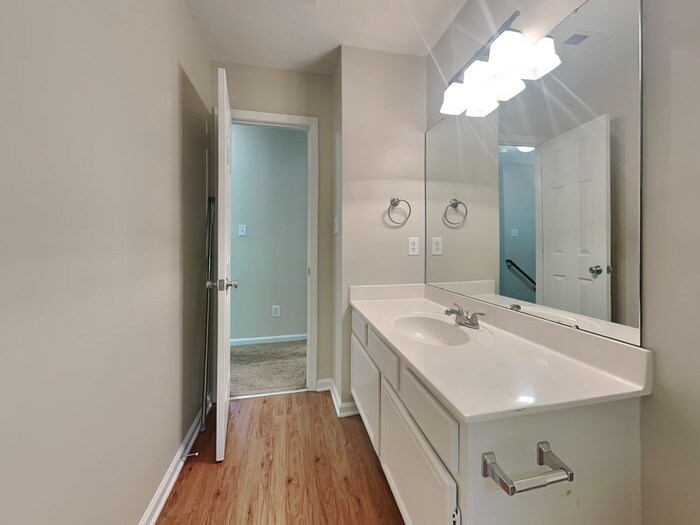 Building Photo - 10110 Northwoods Forest Dr
